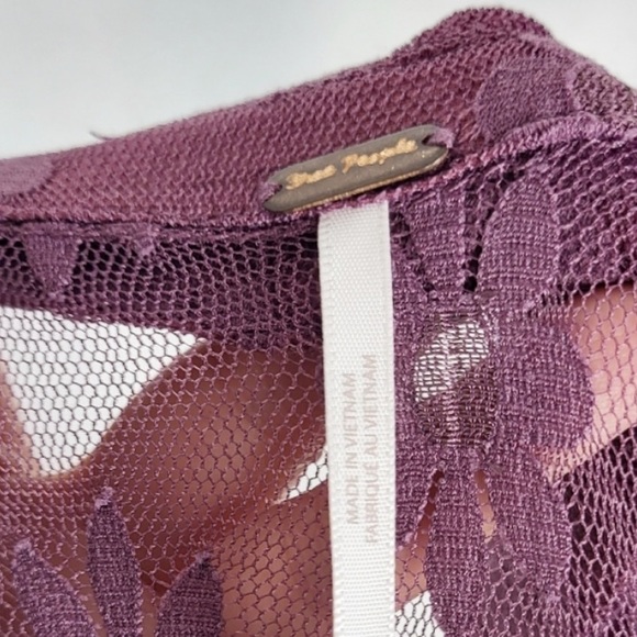 9. Live Boho NWT FREE PEOPLE Flower Fields Sheer Lace Blouse Boysenberry Large - Picture 3 of 10